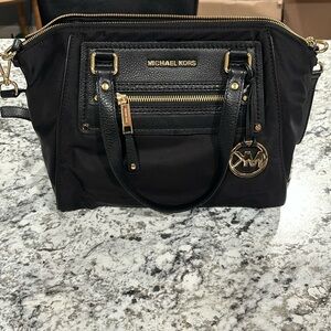 Micheal Kors Gilmore purse